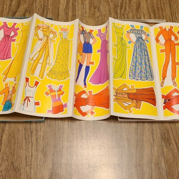 Vintage 1982 Golden Dream Barbie 17 PC Paper Doll Box Set Un-Cut - Picture 7 of 12